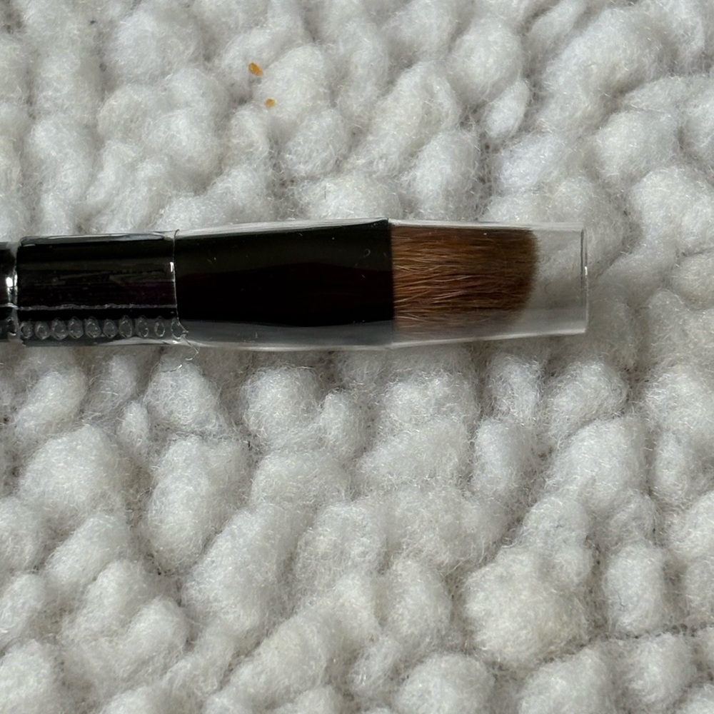 Bobbi Brown Angle Eye Shadow Brush - Picture 4 of 7